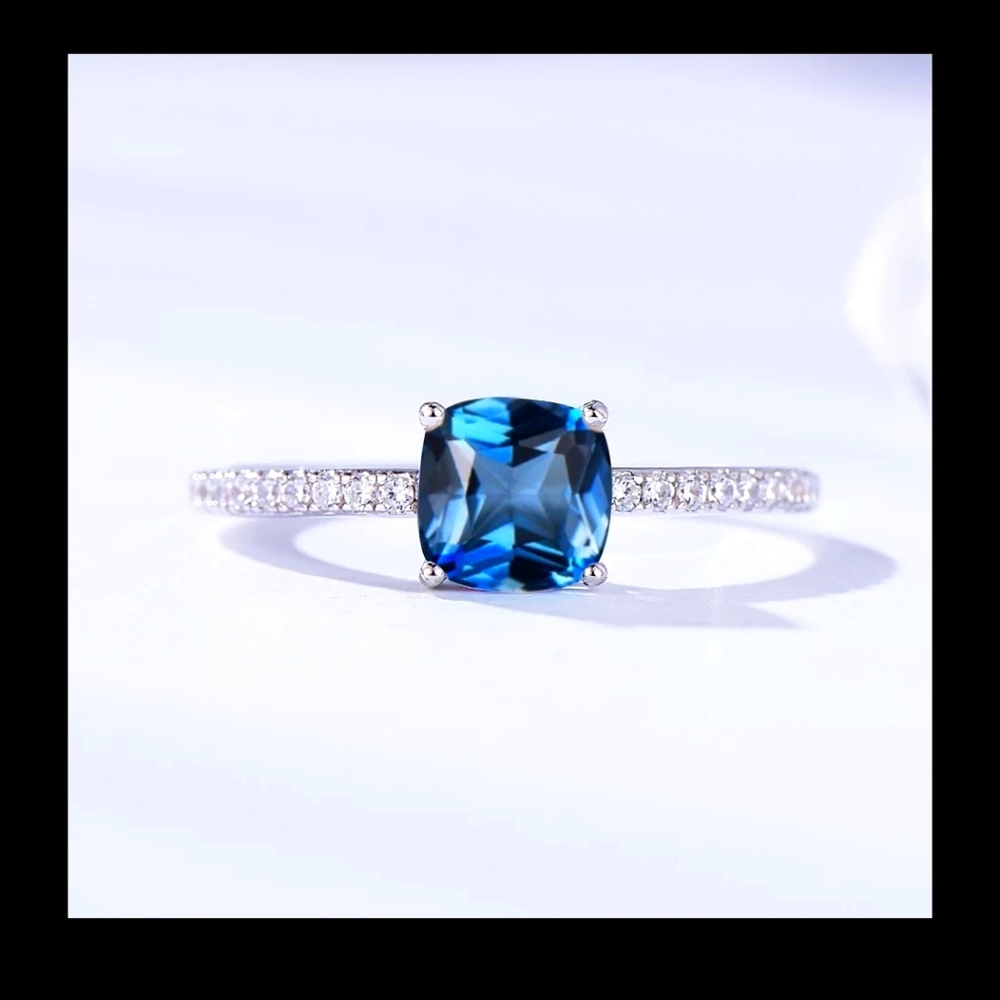 HOST PICK 👍✔️Blue Sapphire Ring. S7 - Picture 1 of 2